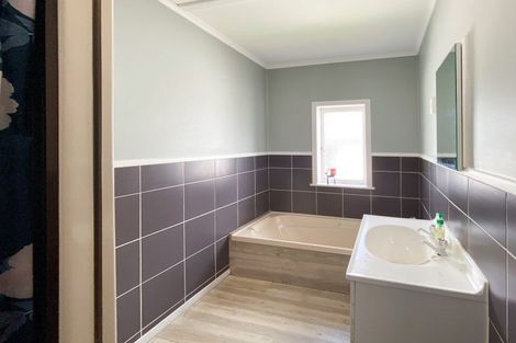 Photo of property in 28 Ngarua Road, Waitoa, 3310