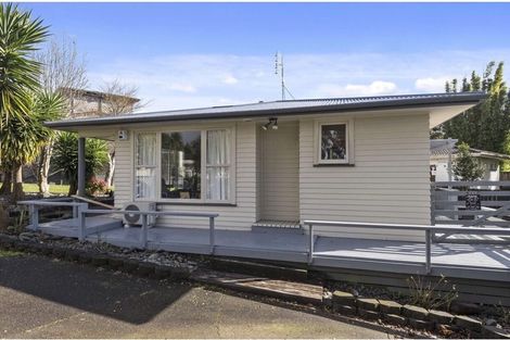 Photo of property in 1/8 Borrowdace Avenue, Botany Downs, Auckland, 2010