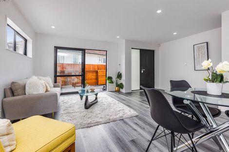 Photo of property in 7c Gladfield Lane, Te Atatu Peninsula, Auckland, 0610