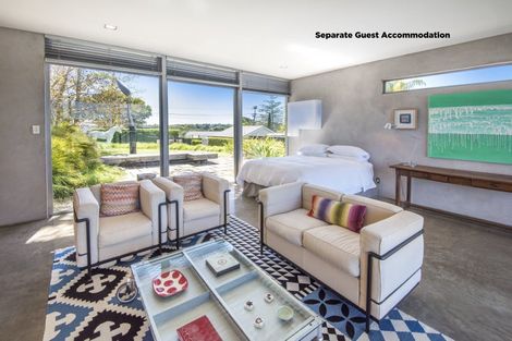 Photo of property in 9 Stanley Point Road, Stanley Point, Auckland, 0624