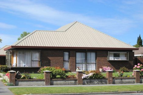 Photo of property in 1/50 Ambleside Drive, Burnside, Christchurch, 8053