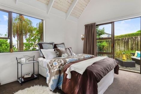 Photo of property in 1/131 Carlisle Road, Northcross, Auckland, 0632