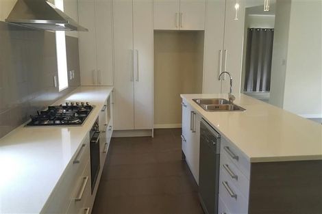 Photo of property in 108 Simpson Road, Henderson Valley, Auckland, 0614