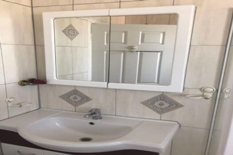 Photo of property in 7 Kiernan Place, Kelston, Auckland, 0602