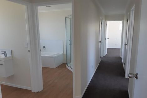 Photo of property in 18 Coolen Place, Tuakau, 2121