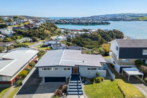 Photo of property in 5 Compass Way, Whitby, Porirua, 5024