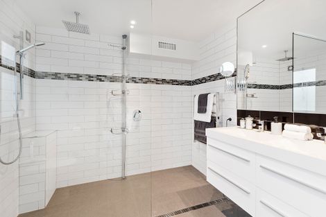 Photo of property in 5 Compass Way, Whitby, Porirua, 5024