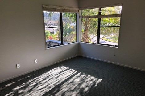 Photo of property in 48 Newbury Place, Schnapper Rock, Auckland, 0632