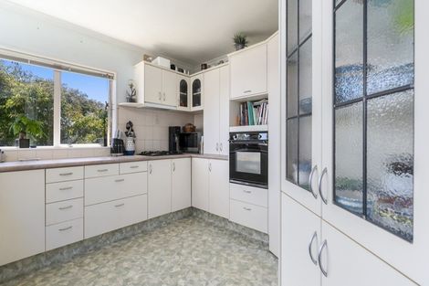 Photo of property in 1 Maple Crescent, Whalers Gate, New Plymouth, 4310