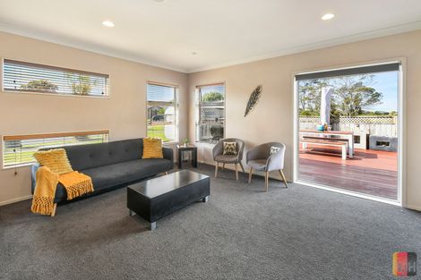 Photo of property in 50 Stranraer Crescent, Wattle Downs, Auckland, 2103