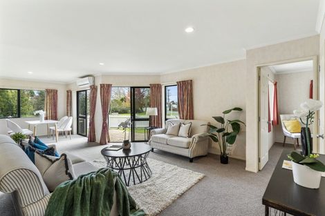 Photo of property in 1 Cabeleigh Drive, Helensville, 0800