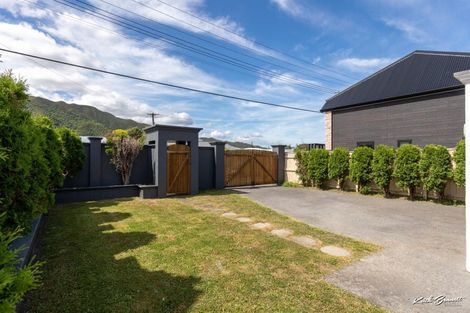 Photo of property in 33 Waiwhetu Road, Waiwhetu, Lower Hutt, 5010
