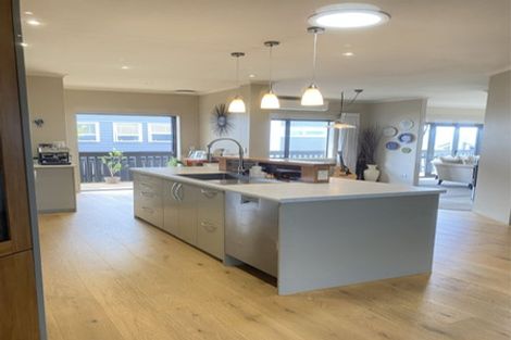 Photo of property in 2 Ellivani Rise, Pukekohe, 2120