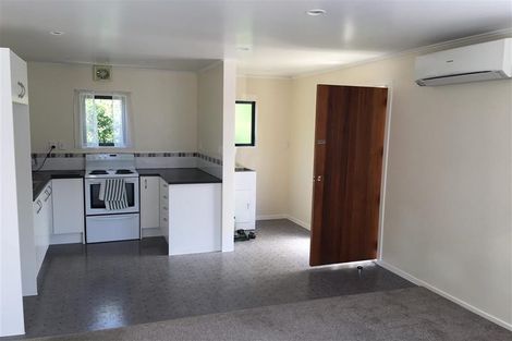 Photo of property in 79 Kemp Road, Massey, Auckland, 0614
