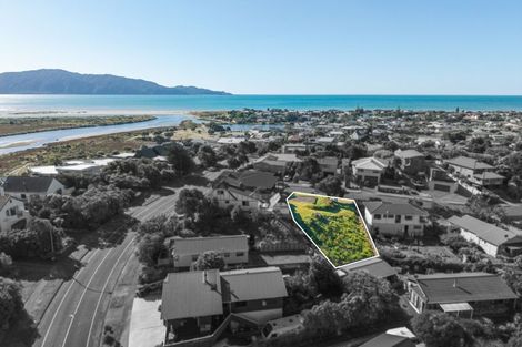 Photo of property in 39 Hicks Crescent, Waikanae Beach, Waikanae, 5036
