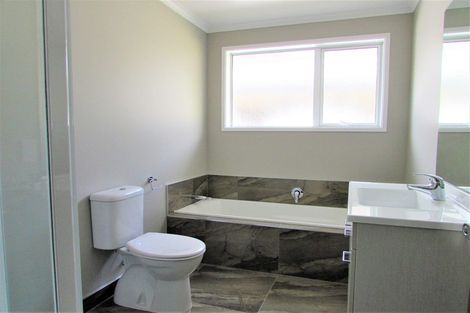 Photo of property in 17 Poulson Grove, Trentham, Upper Hutt, 5018