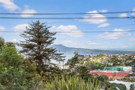 Photo of property in 1/76 Woodlands Crescent, Browns Bay, Auckland, 0630