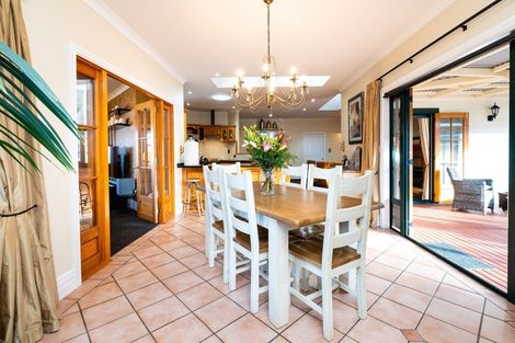 Photo of property in 100 Church Road, Taradale, Napier, 4112