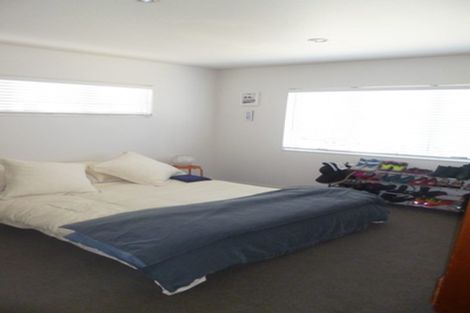 Photo of property in 49b Onewa Road, Northcote, Auckland, 0627