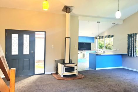 Photo of property in 13a Kingsbridge Place, Newlands, Wellington, 6037