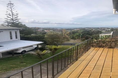 Photo of property in 2/7 Malters Place, Browns Bay, Auckland, 0630