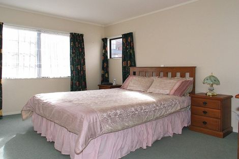 Photo of property in 13 Kilkelly Close, Tawa, Wellington, 5028
