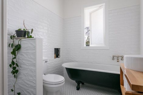 Photo of property in 218 Harris Street, Inner Kaiti, Gisborne, 4010