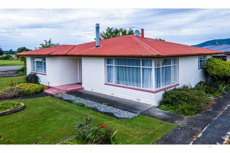Photo of property in 1 Regent Street, Waimate, 7924