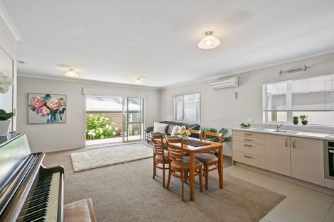 Photo of property in 22 Fulford Street, New Plymouth, 4310