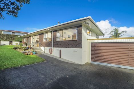 Photo of property in 2/13 Waitaki Street, Henderson, Auckland, 0612