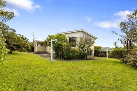 Photo of property in 58 Chapman Street, Newlands, Wellington, 6037