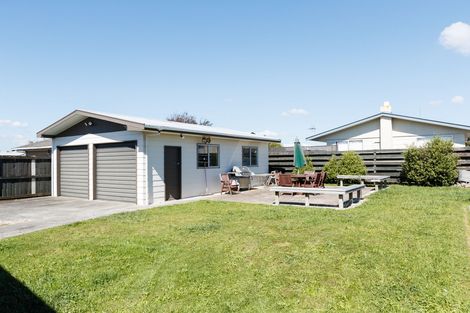 Photo of property in 6 Lyndale Place, Kelvin Grove, Palmerston North, 4414