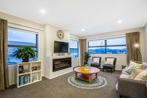 Photo of property in 12 Canary Way, Whitby, Porirua, 5024