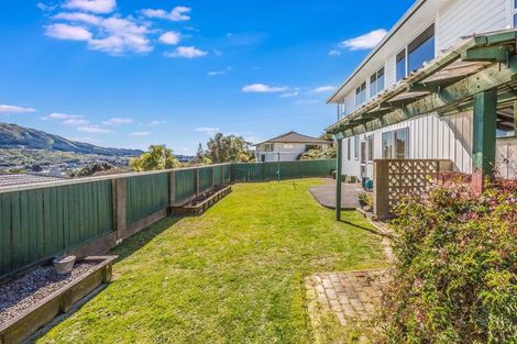 Photo of property in 2 Spicer Place, Tawa, Wellington, 5028