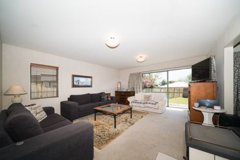 Photo of property in 5 Abby Road, Fitzherbert, Palmerston North, 4410