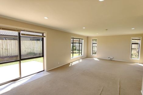 Photo of property in 6 Hampervale Place, Flat Bush, Auckland, 2016