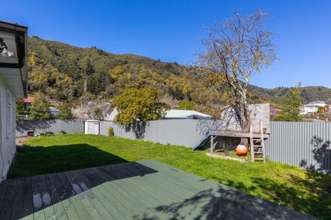 Photo of property in 49 Hampden Street, Picton, 7220