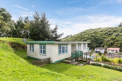 Photo of property in 36 Cardiff Crescent, Cannons Creek, Porirua, 5024