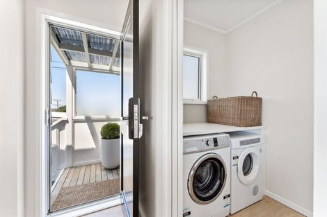 Photo of property in 43b Brightside Road, Stanmore Bay, Whangaparaoa, 0932