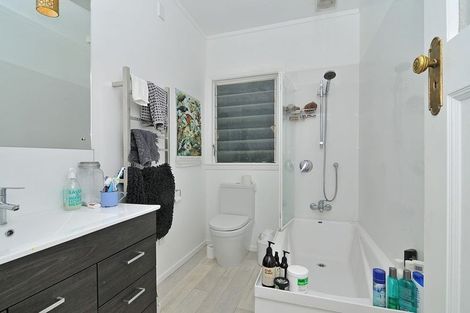 Photo of property in 4/136 Evans Bay Parade, Roseneath, Wellington, 6021