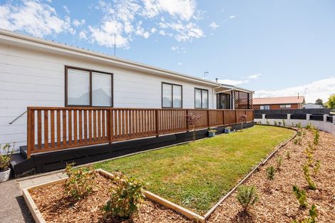 Photo of property in 35 Acacia Street, Kelvin Grove, Palmerston North, 4414