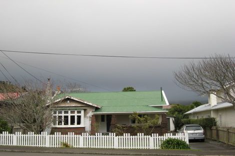 Photo of property in 16 Beauchamp Street, Karori, Wellington, 6012