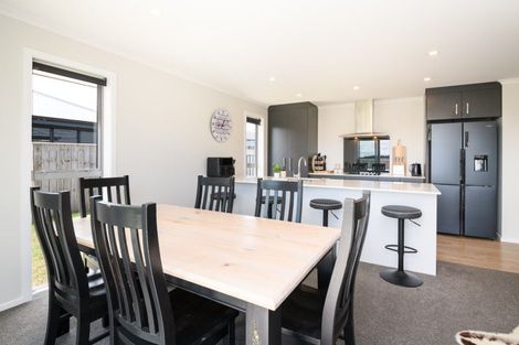 Photo of property in 20 Sardinia Grove, Fitzherbert, Palmerston North, 4410