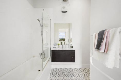 Photo of property in 29 Garden Road, Northland, Wellington, 6012