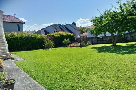 Photo of property in 4/2 Scarboro Terrace, Murrays Bay, Auckland, 0630