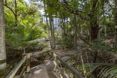 Photo of property in 6-8 Sylvan Glade, Piha, New Lynn, 0772