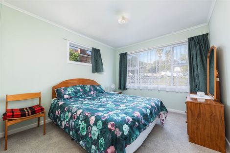 Photo of property in 74 Sylvan Crescent, Te Atatu South, Auckland, 0610