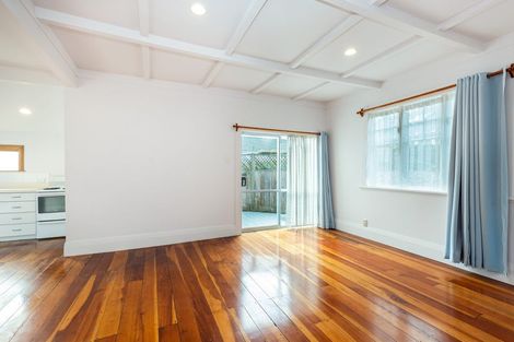 Photo of property in 2/13 Hart Road, Hauraki, Auckland, 0622