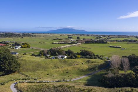 Photo of property in 93 Pukenamu Road, Te Horo, Otaki, 5581