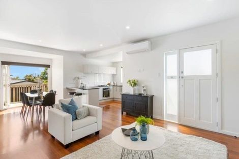 Photo of property in 2/117 Great South Road, Manurewa, Auckland, 2102